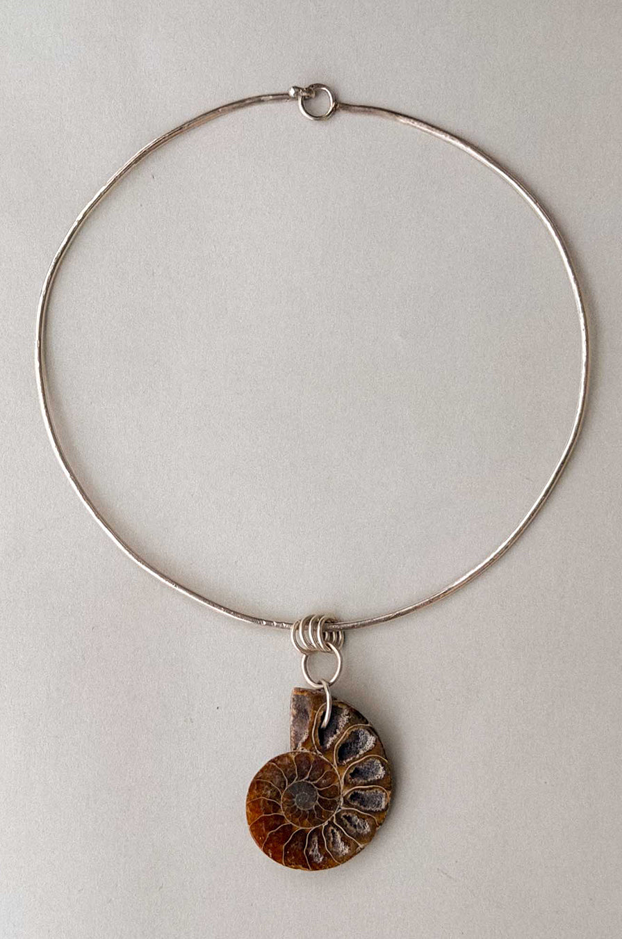RELIC FOSSIL CHOKER